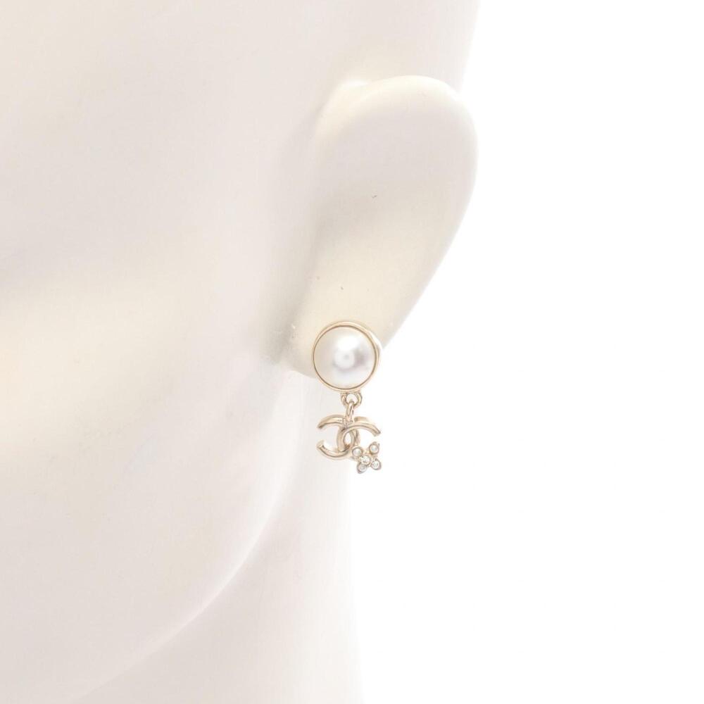 CHANEL Authentic White Pearl Logo Earrings - Picture 4 of 4